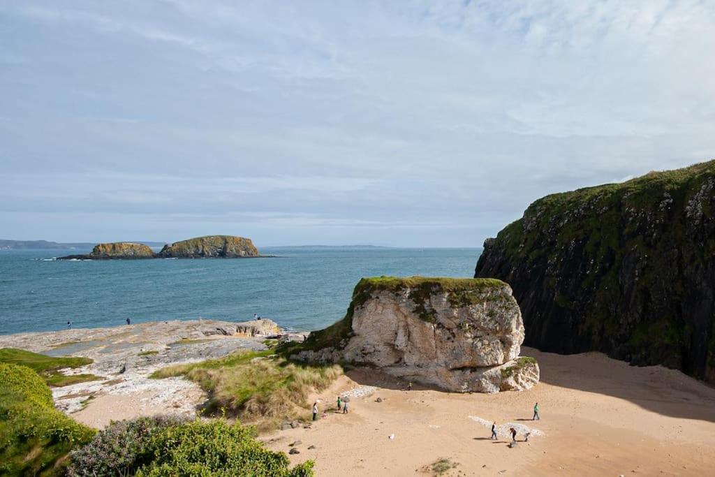Causeway Coast Sea Shore Apartment - Ballycastle Exterior photo